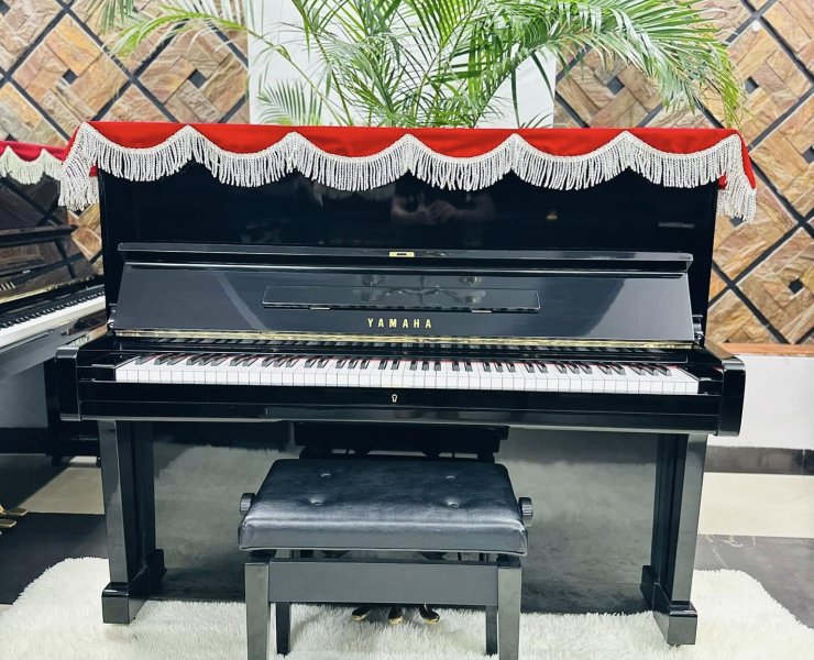 YAMAHA U2