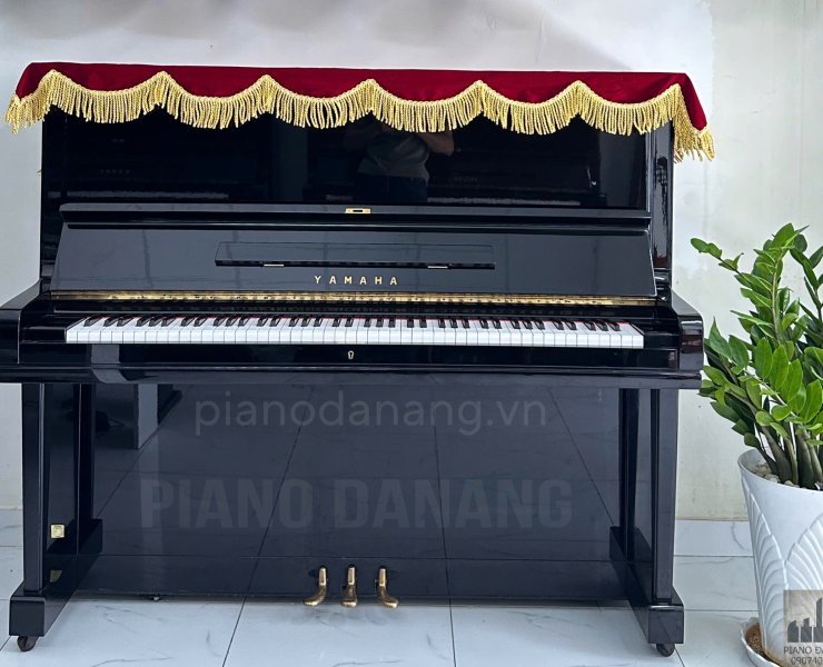 YAMAHA U3