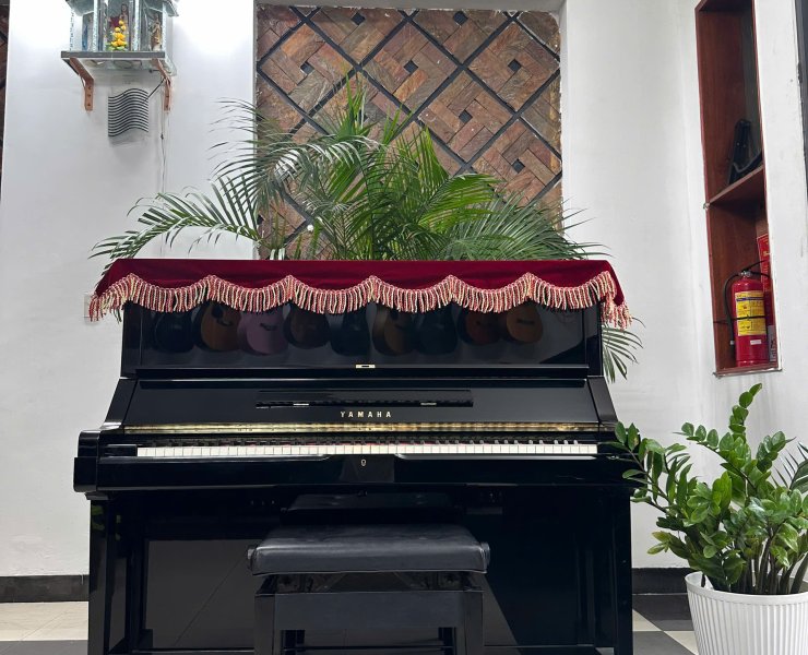 Piano Yamaha UX