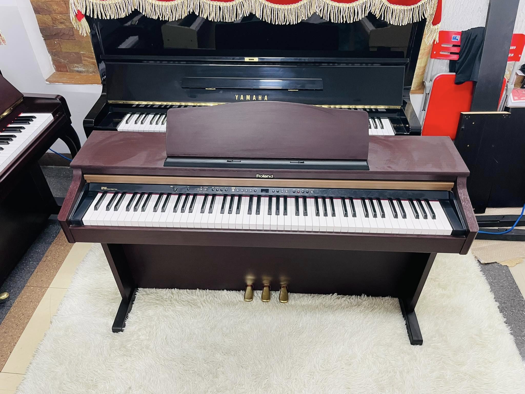 ROLAND HP103